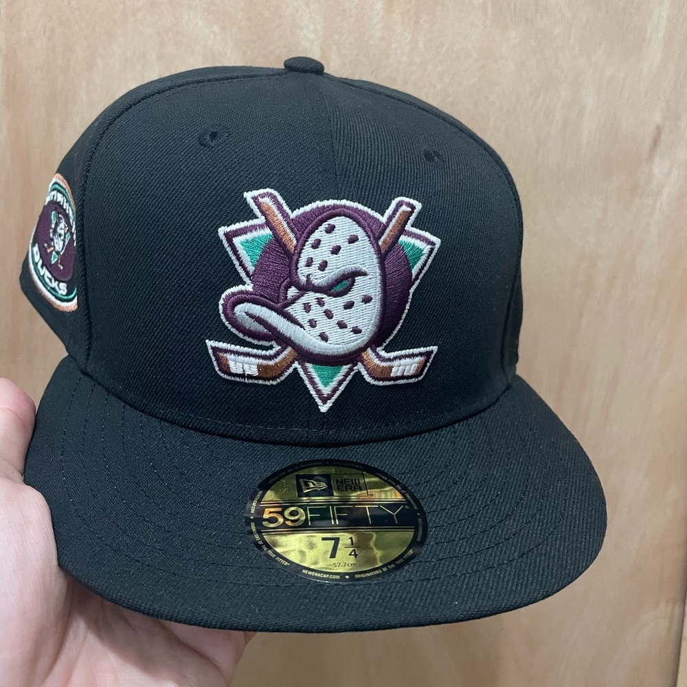 Topperz Anaheim ducks new era fitted size 7 1/4 brand new